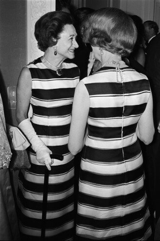 THE-DUCHESS-OF-WINDSOR-AND-MRS-AILEEN-PLUNKET-PARIS-13TH-JUNE-1966-1-C31350